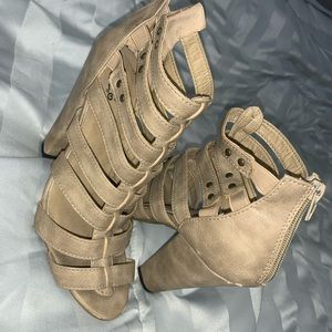 Size: 7/8 Color: Tan